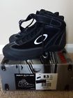 11126a001-11 Oakley Fr Pit Crew